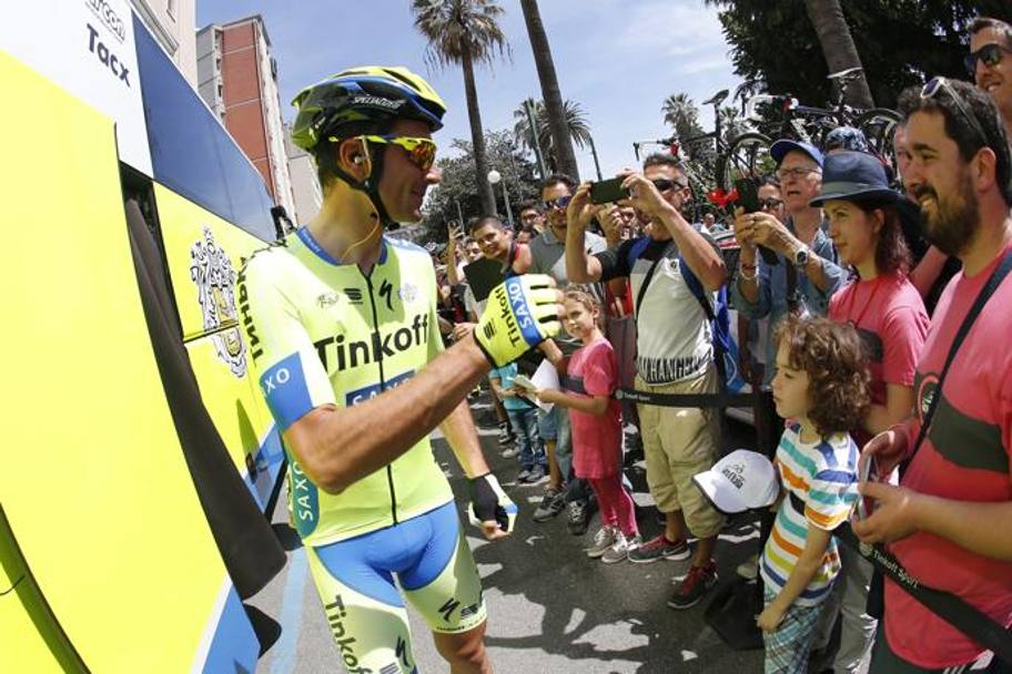 Tanta folla per Alberto Contador. Bettini